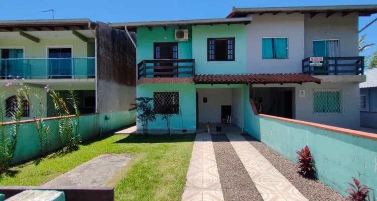 OPORTUNIDADE: SOBRADO NO CENTRO DE ITAPOÁ A 300m DA 3° PEDRA