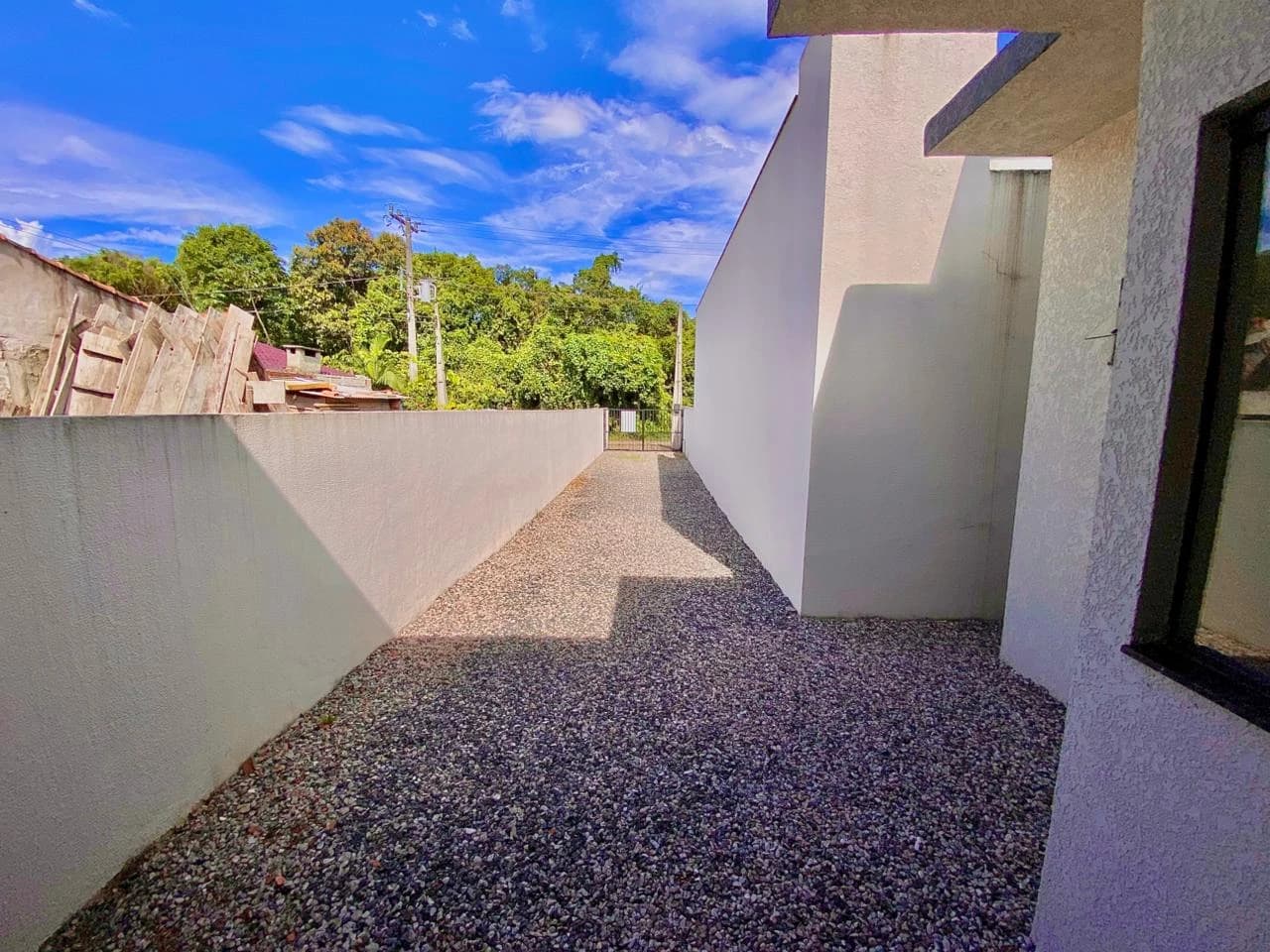 CASA COM 2 QUARTOS E 1 SUÍTE NO SÃO JOSÉ