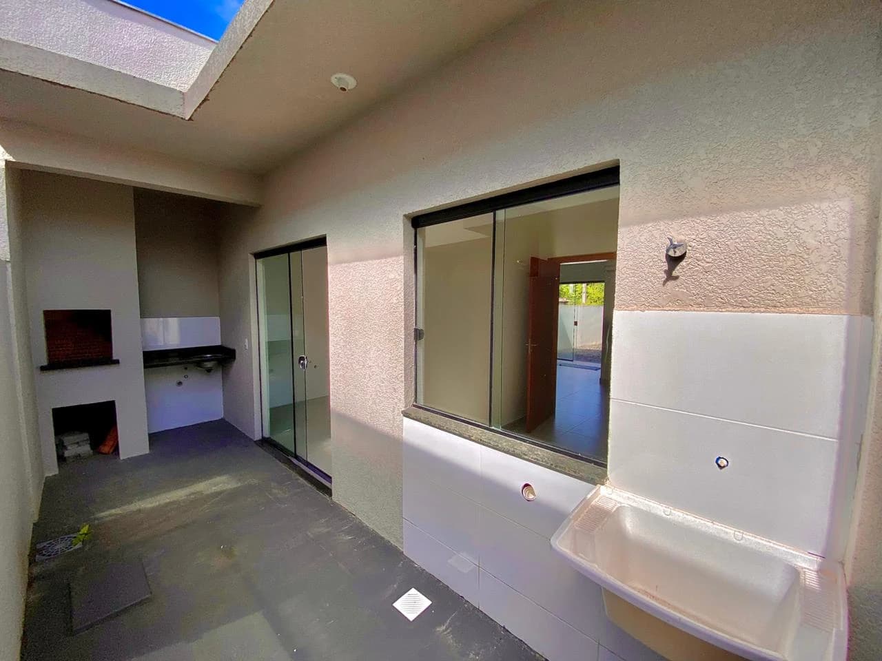 CASA COM 2 QUARTOS E 1 SUÍTE NO SÃO JOSÉ