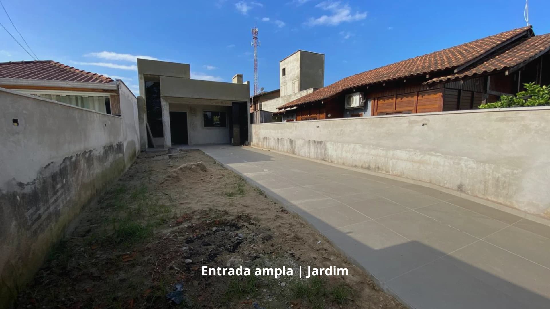 CASA NOVA COM SUÍTE E PÉ-DIREITO ALTO A 400m DO MAR