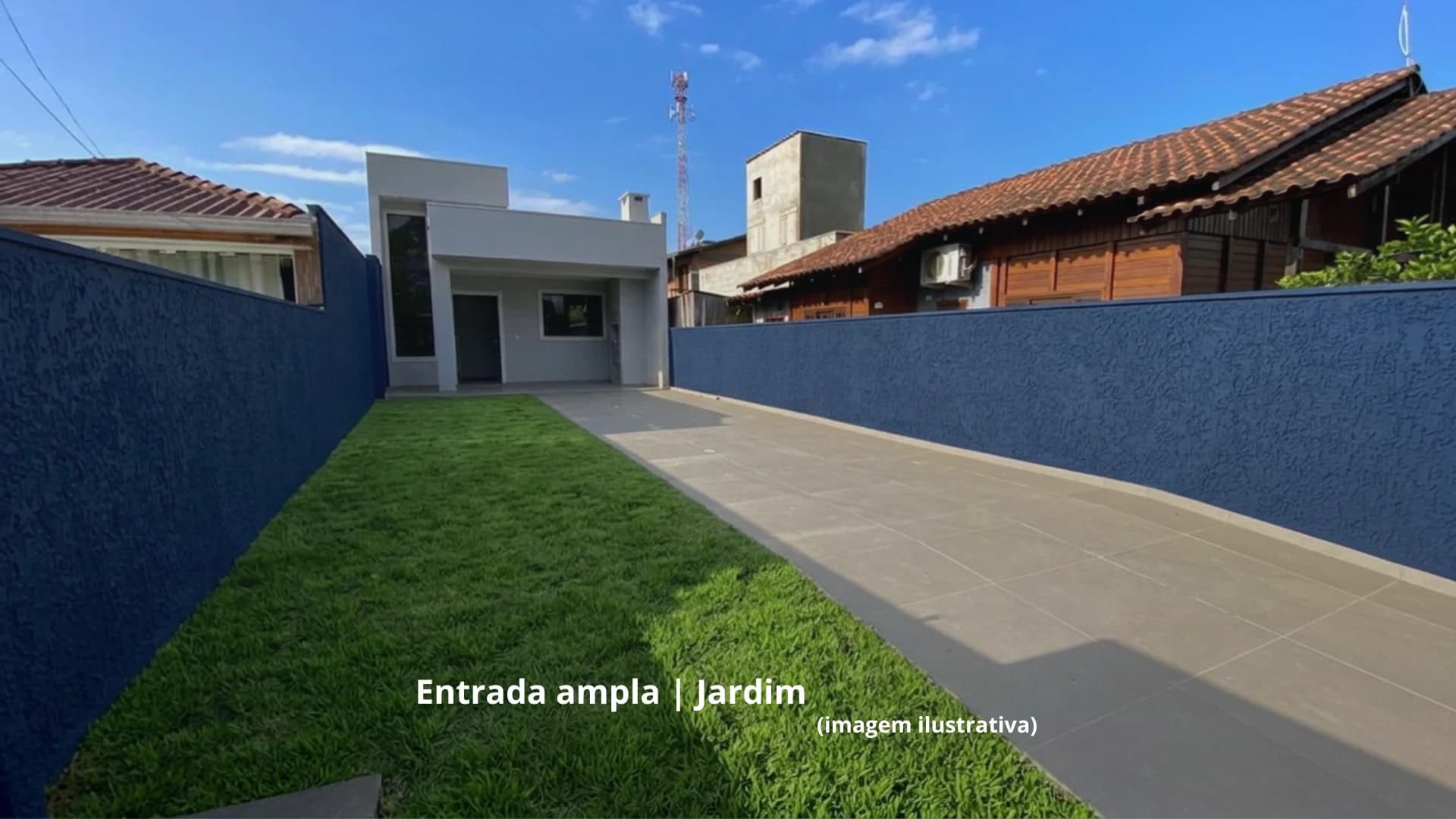 CASA NOVA COM SUÍTE E PÉ-DIREITO ALTO A 400m DO MAR