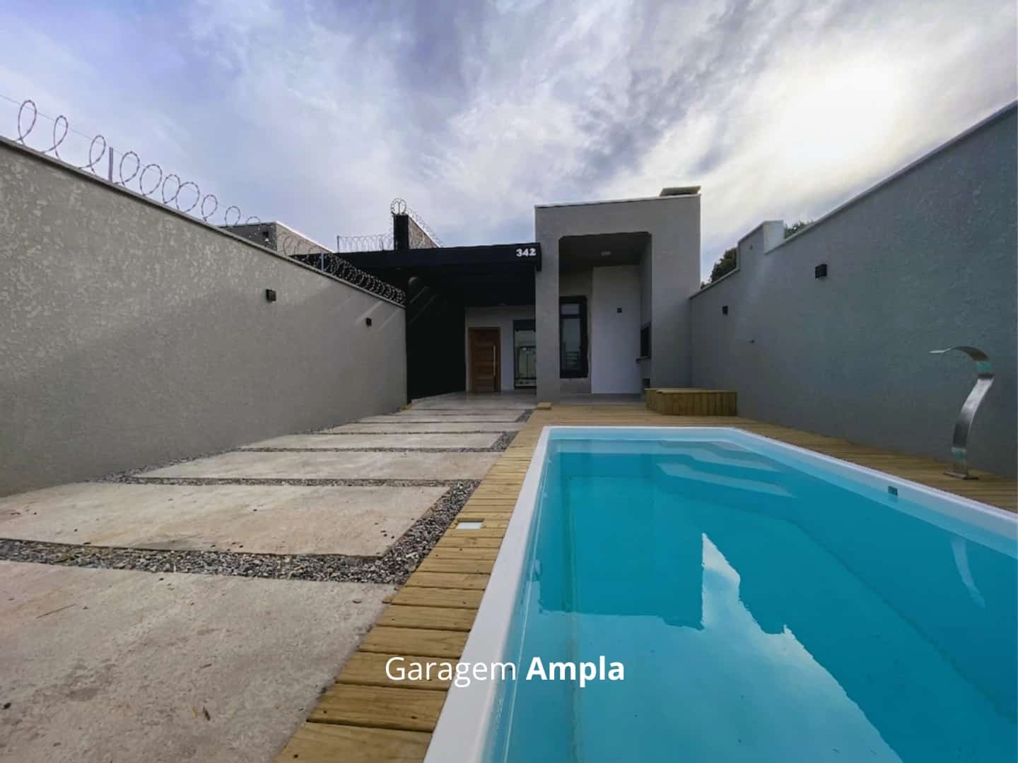 CASA COM PISCINA E 3 QUARTOS