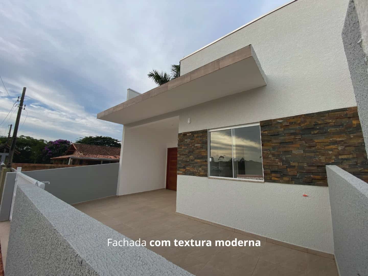 CASA NA REGIÃO CENTRAL 1 QUARTO + 1 SUÍTE
