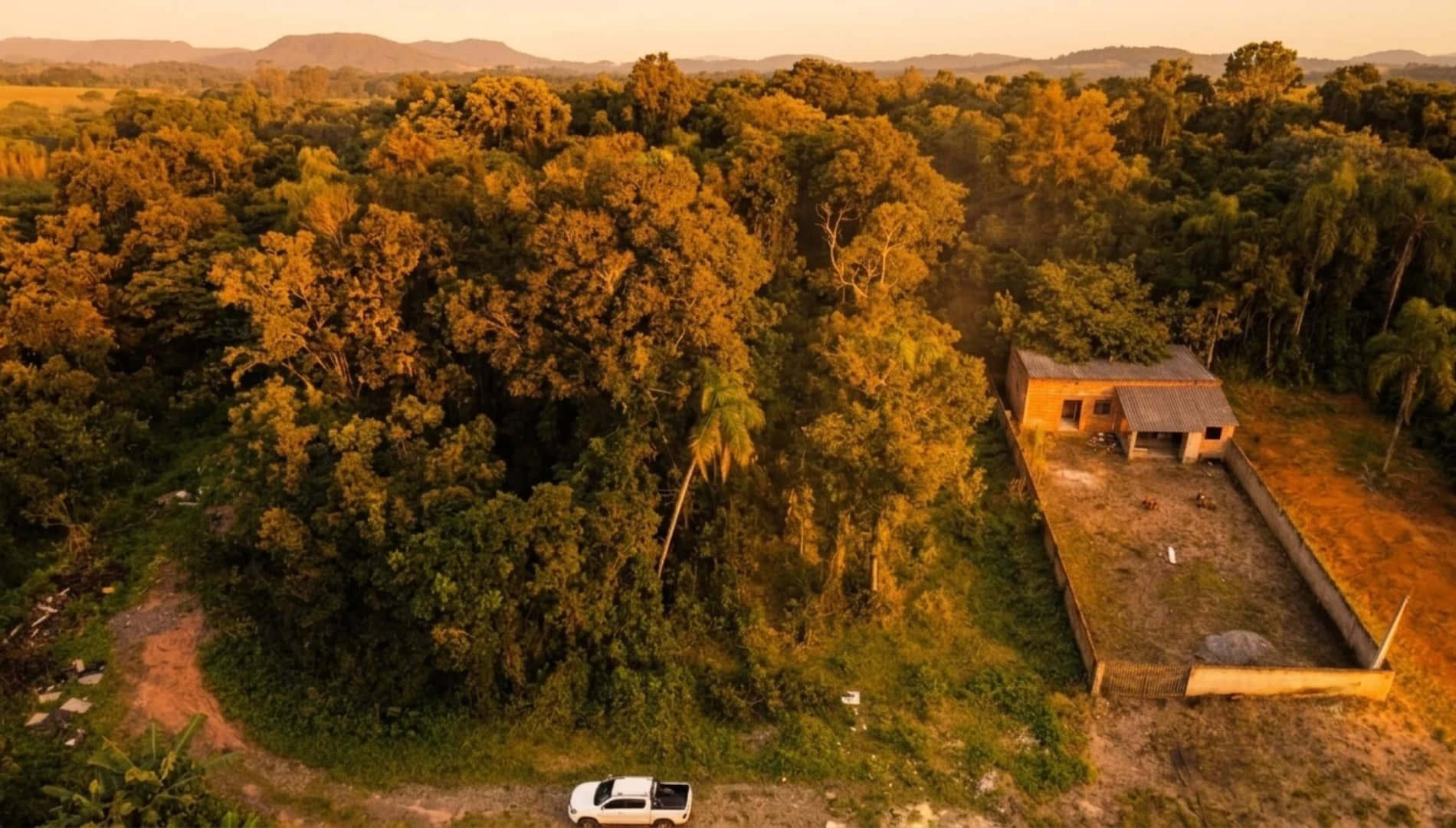 TERRENO COM 720m² A 750m DO MAR