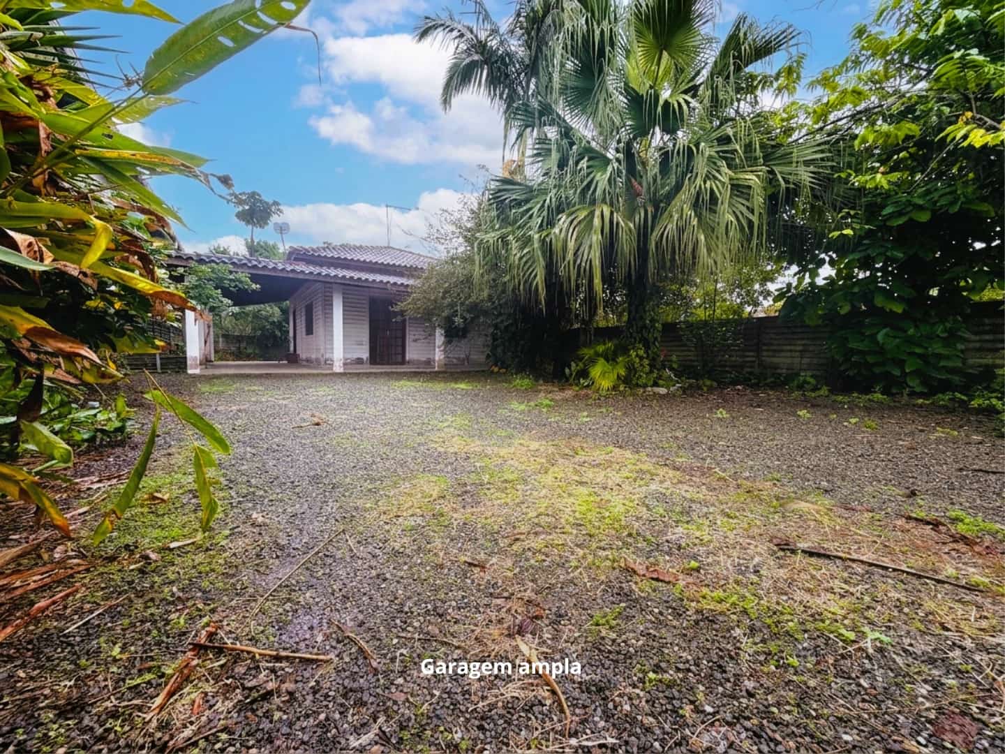CASA COM TERRENO INTEIRO NO SÃO JOSÉ
