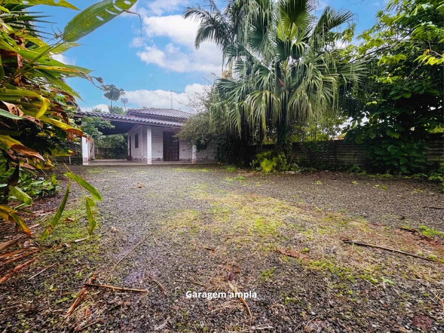 CASA COM TERRENO INTEIRO NO SÃO JOSÉ